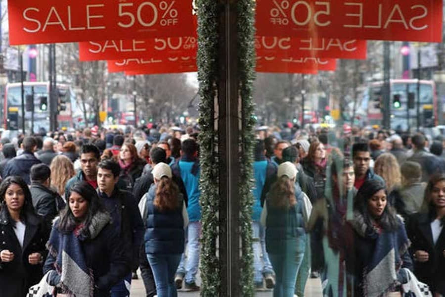 9.0pc UK shoppers buy clothes only to take a photo on social media