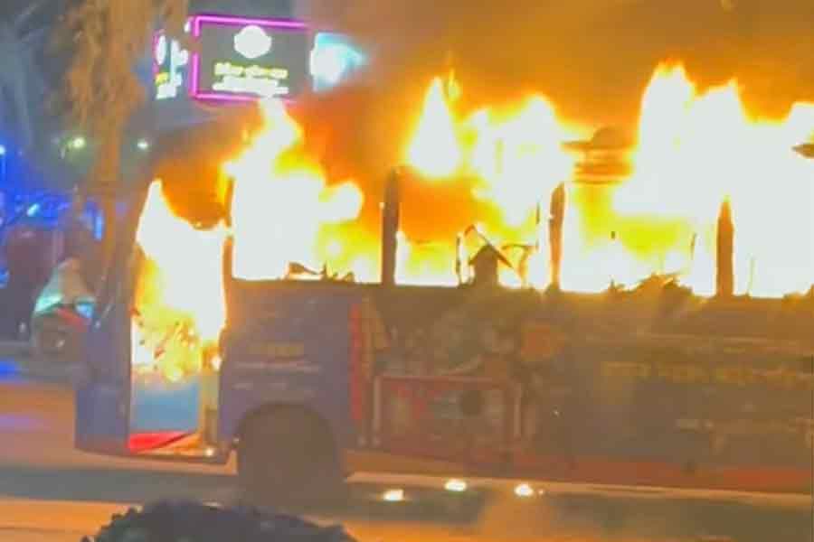 Bus catches fire on Badda Link Road