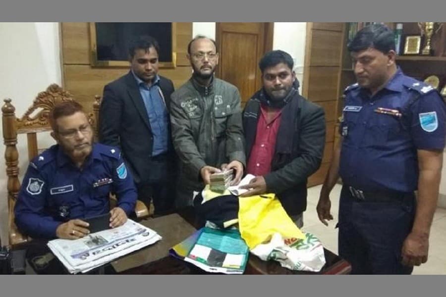 Turning down Tk 500,000 for honesty