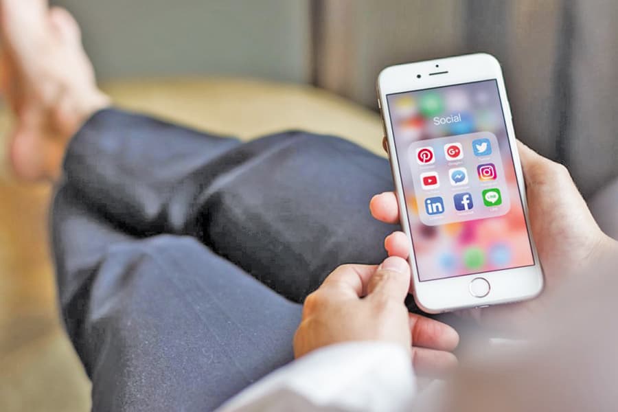 Are we aware of the time we waste on social media?