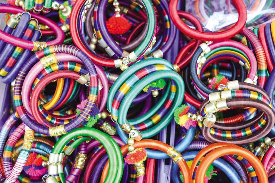 Handmade bangles are winning hearts online