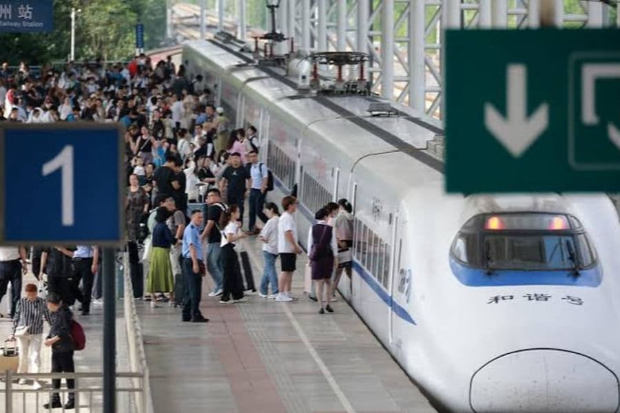 China's railway passenger traffic surpasses 4.31b in 2024