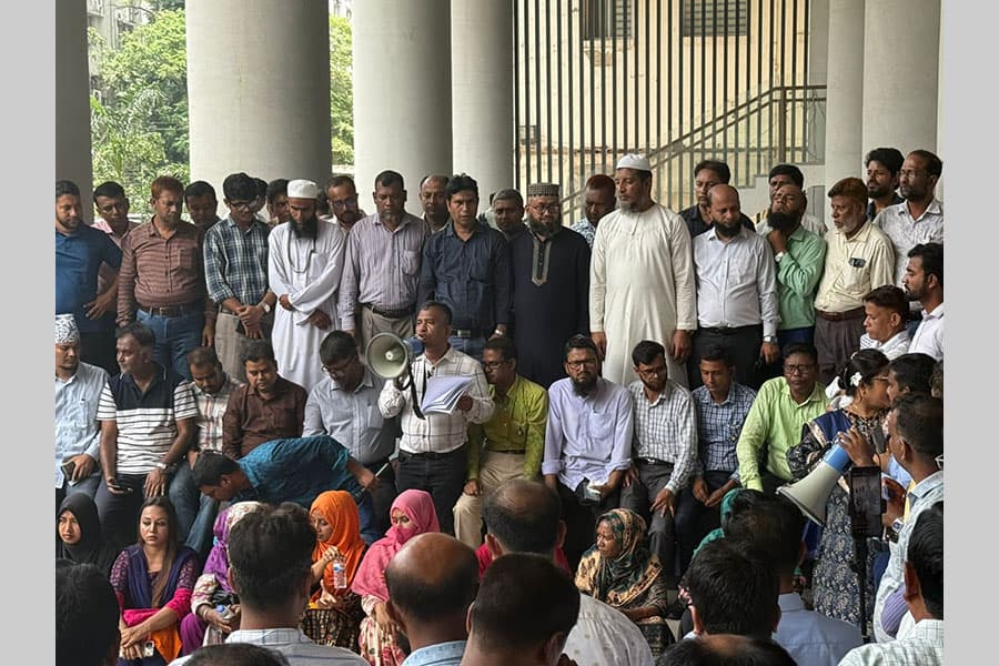 Demand to repeal govt service ordinance: Employees resume protest at Secretariat