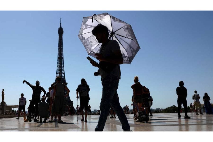 France shuts schools, Italy limits outdoor work as heatwave grips Europe