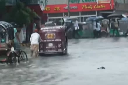 Waterlogging keeps Ctg submerged for five days