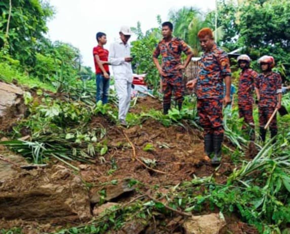 500 tourists cut off as landslides block Sajek road at three points