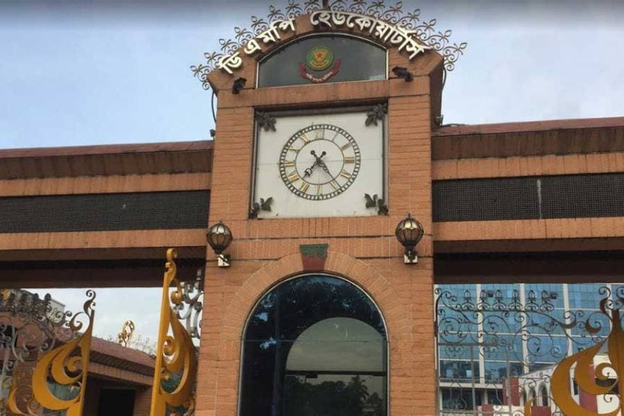 Interim government retires nine former chiefs of Dhaka police stations