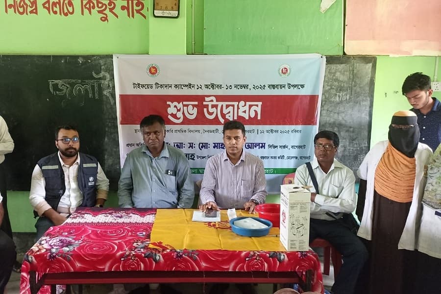 বাগেরহাটের মোরেলগঞ্জে ৮৪ হাজার শিশু-কিশোর পাচ্ছে টাইফয়েড টিকা
