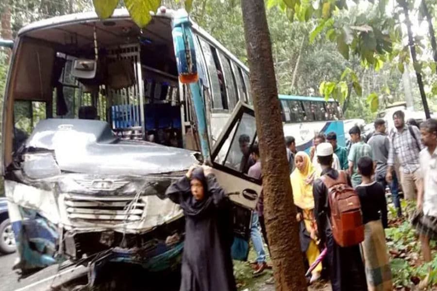চকরিয়ায় সড়ক দুর্ঘটনায় পাঁচজনের মৃত্যু