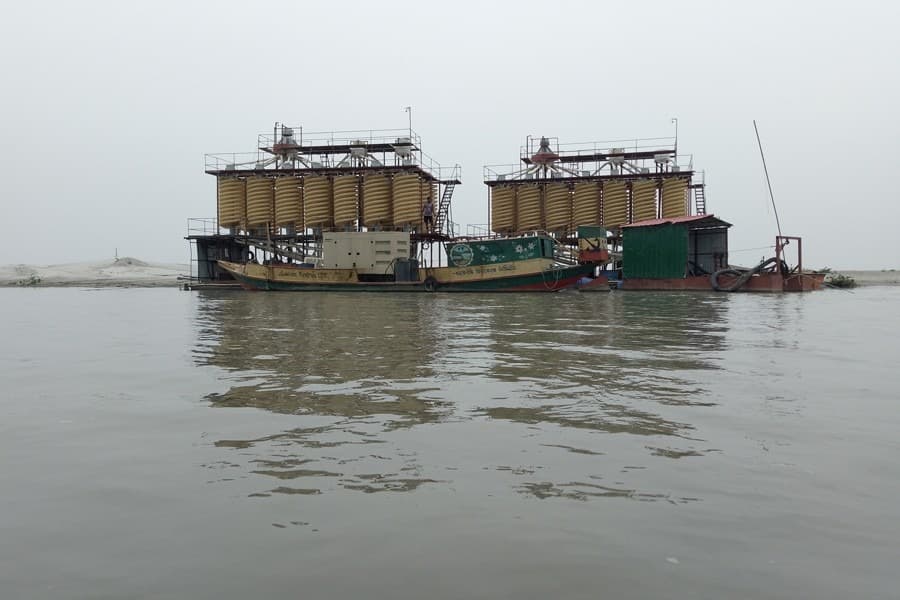 Brahmaputra's mineral-rich sand seen as promising revenue source in Gaibandha