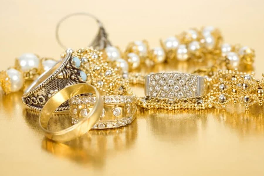 Gold prices rise for first time this year in Bangladesh