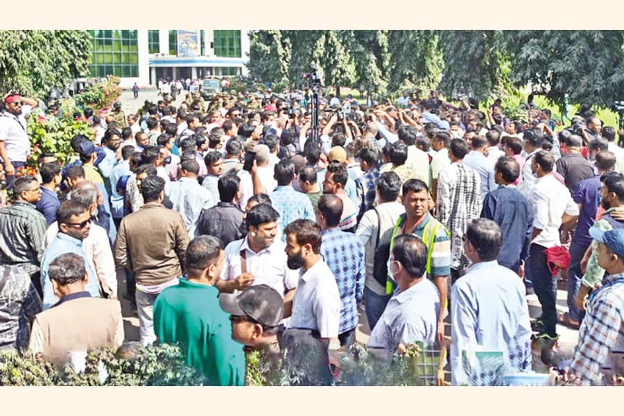 Strikers give two-day break for urgent export-import delivery