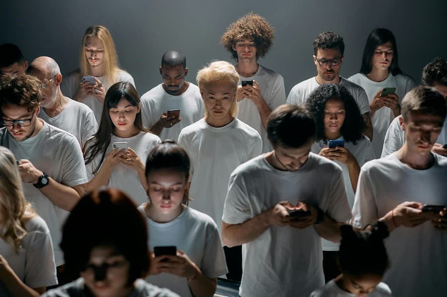 How information on social media shapes our thoughts