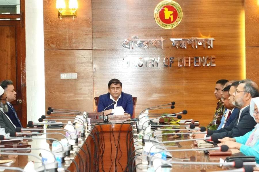 PM’s Defense Adviser visits the Ministry of Defense