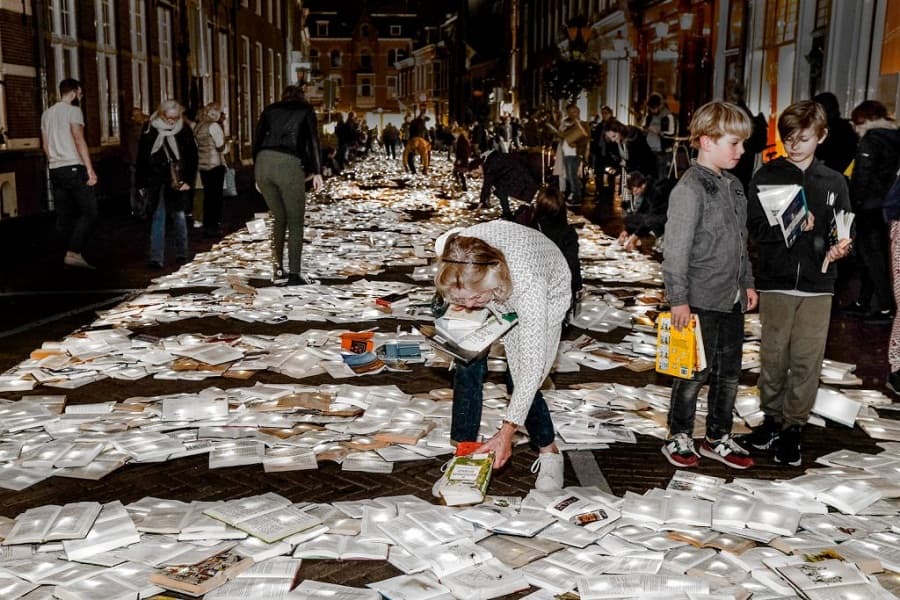 Literature vs. Traffic: A novel battle of magicians against machines