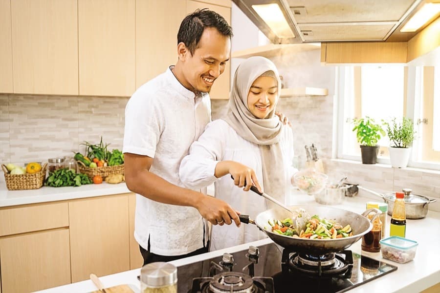 Why the kitchen shouldn’t be a ‘Women-Only’ zone this Ramadan