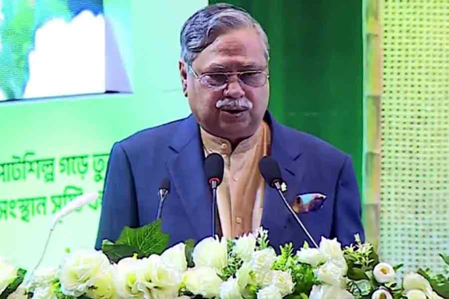 President urges tapping potential of jute sector