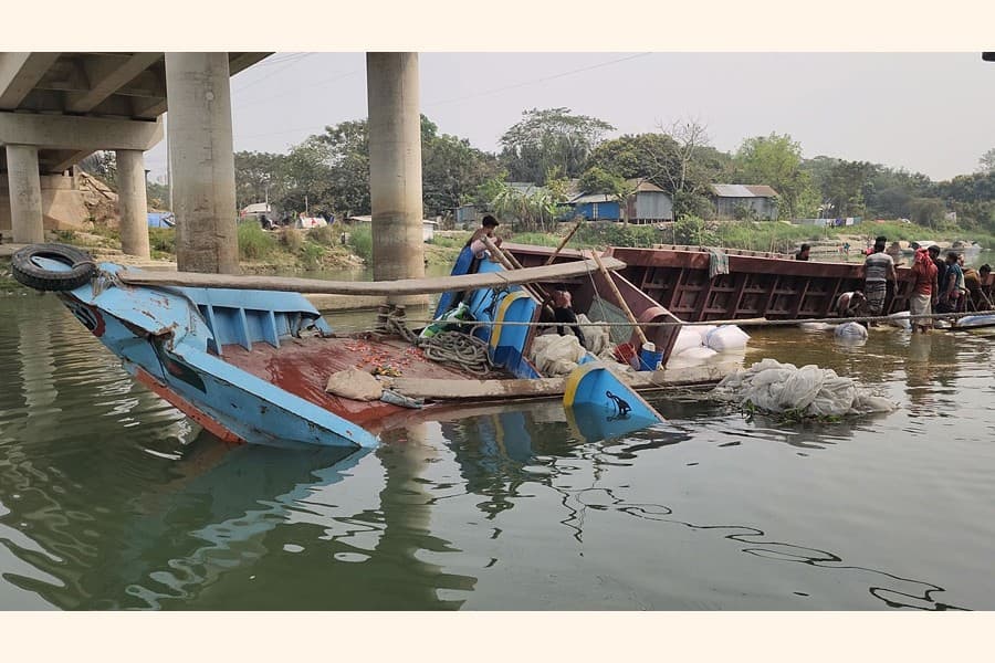 Riverbed turns accident-prone for pillars of an abandoned bridge