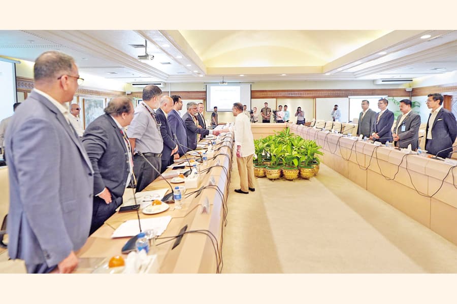 PM launches reform drive to ease business, attract investment