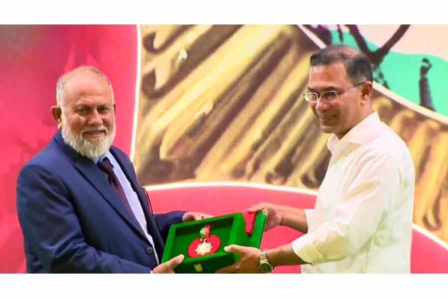 DIU Professor Dr M A Rahim receives Independence Award 2026 for outstanding contribution to research