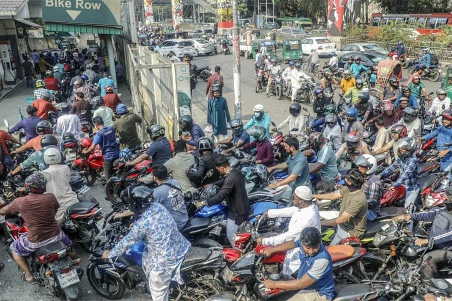 Octane: overflowing depots, motorists' empty fuel tanks