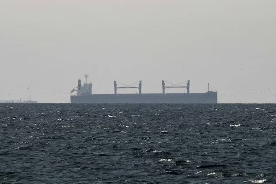 100,000 tonnes of crude oil to reach Ctg Port on May 5: official