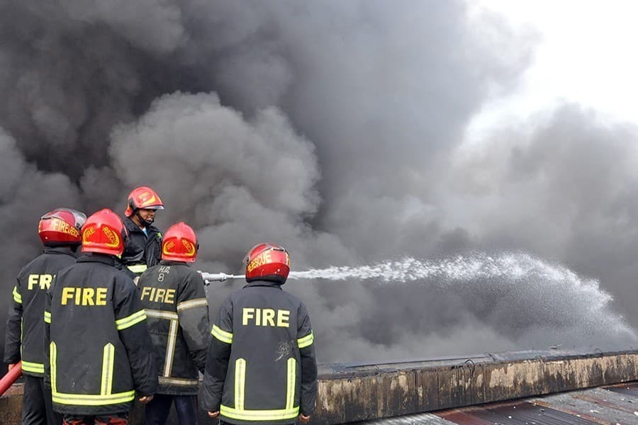 Fire breaks out at chemical warehouse in Demra