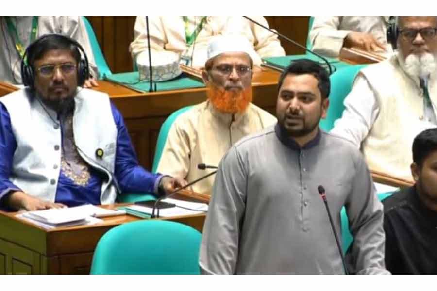 Nahid demands removal, arrest of President, slams government at Parliament