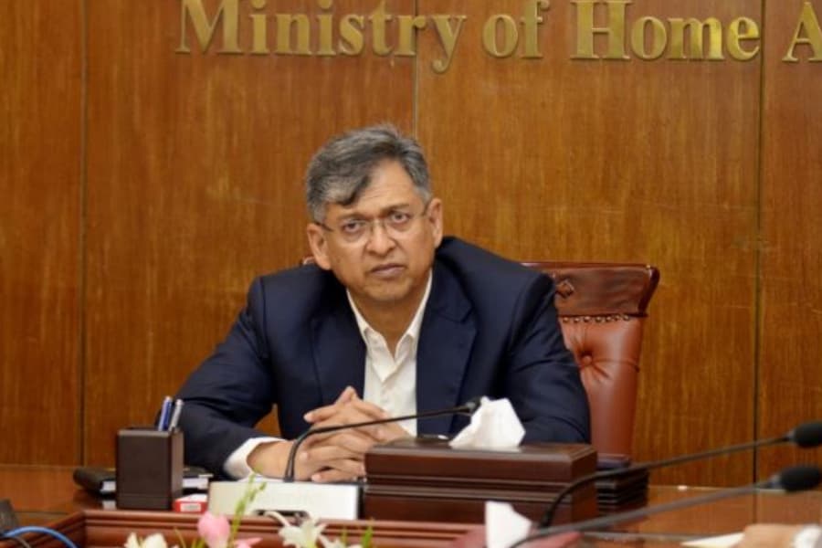 Home Minister orders middlemen-free police stations