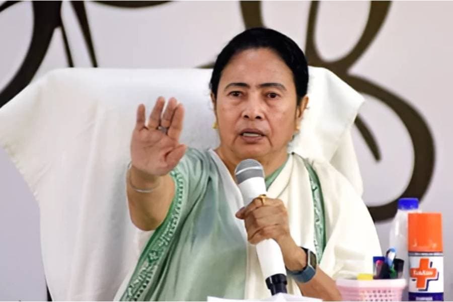 Mamata Banerjee refuses to resign; alleges irregularities