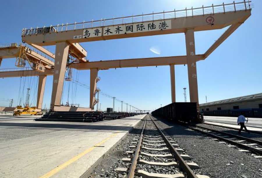 Xinjiang new communications, logistics hub of Asia