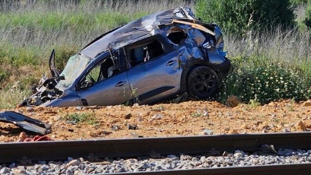 Bangladeshi dies after car hit by train in Portugal