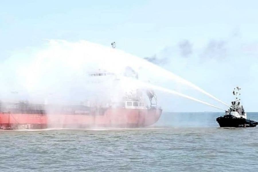 Fire breaks out on oil tanker in Ctg