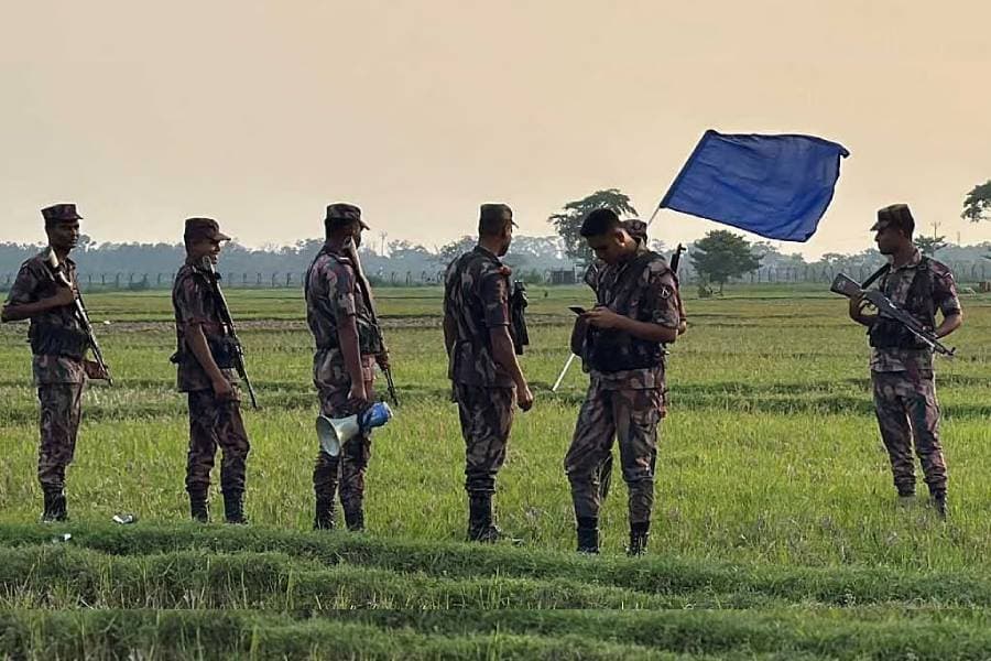 10 stranded in no-man’s-land after BSF ‘push-in’ attempt