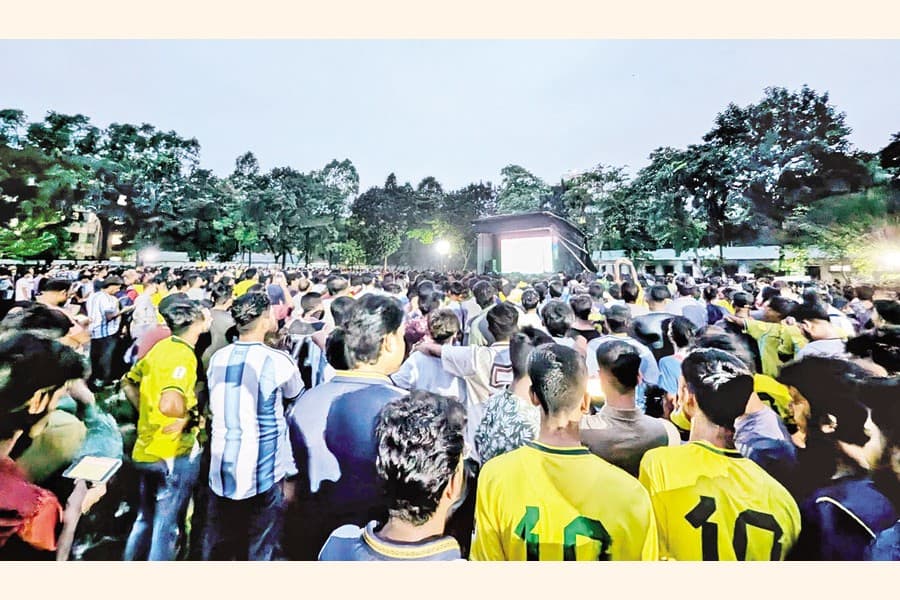 Giant-screen WC spectacle unites city fans