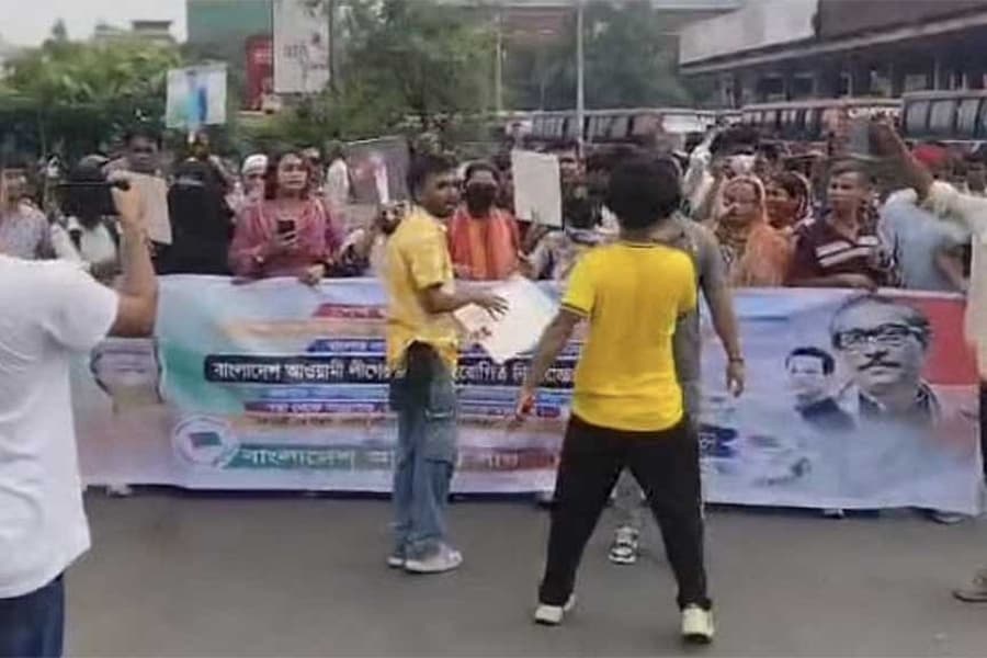 Banned Chhatra League brings out procession in Dhaka's Mohakhali