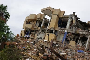 Venezuela quake death toll rises to nearly 3,000