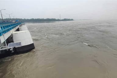 Teesta swells above red line
