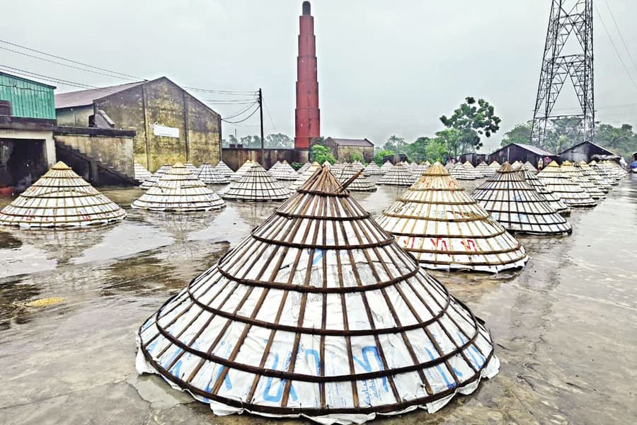 Floods, landslides kill 54 as disaster shifts north