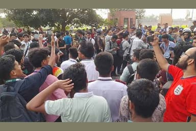 HSC examinees march to parliament