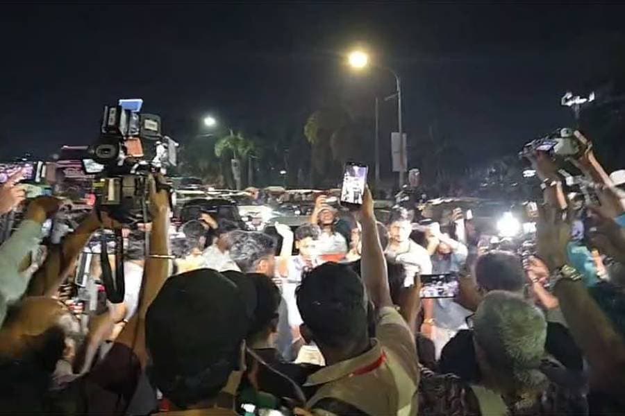 HSC candidates re-mass outside parliament after police cleared protest