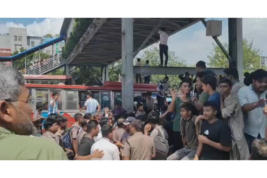 HSC examinees block Uttara road again