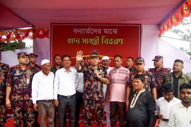 BGB DG inspects border with Myanmar in Cox's Bazar, joins flood relief distribution