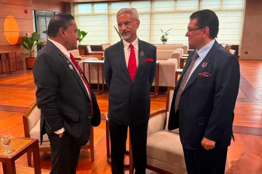 Bangladesh, India FMs exchange greetings on sidelines of ASEAN Regional Forum