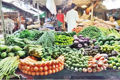 Flood, rain push up prices of fish and veggies