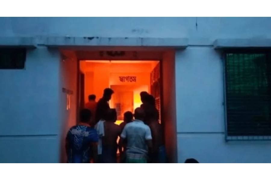 Six injured in Savar chemical warehouse fire