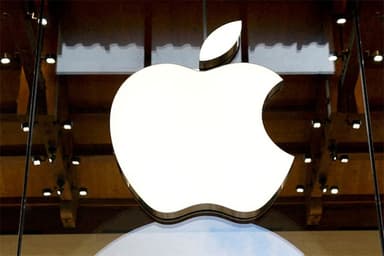 Apple set to lose nearly $500b in value after weak forecast
