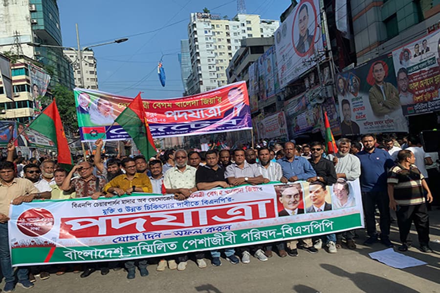 BNP starts march from Nayapaltan toward Moghbazar for Khaleda’s treatment abroad