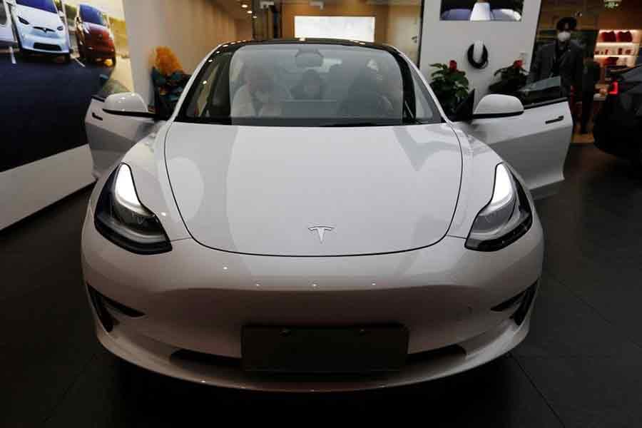 Tesla’s new electric car can run 606 kilometres on a single charge