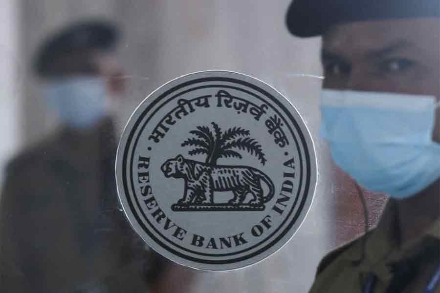 India’s central bank tightens rules for personal loans, credit card